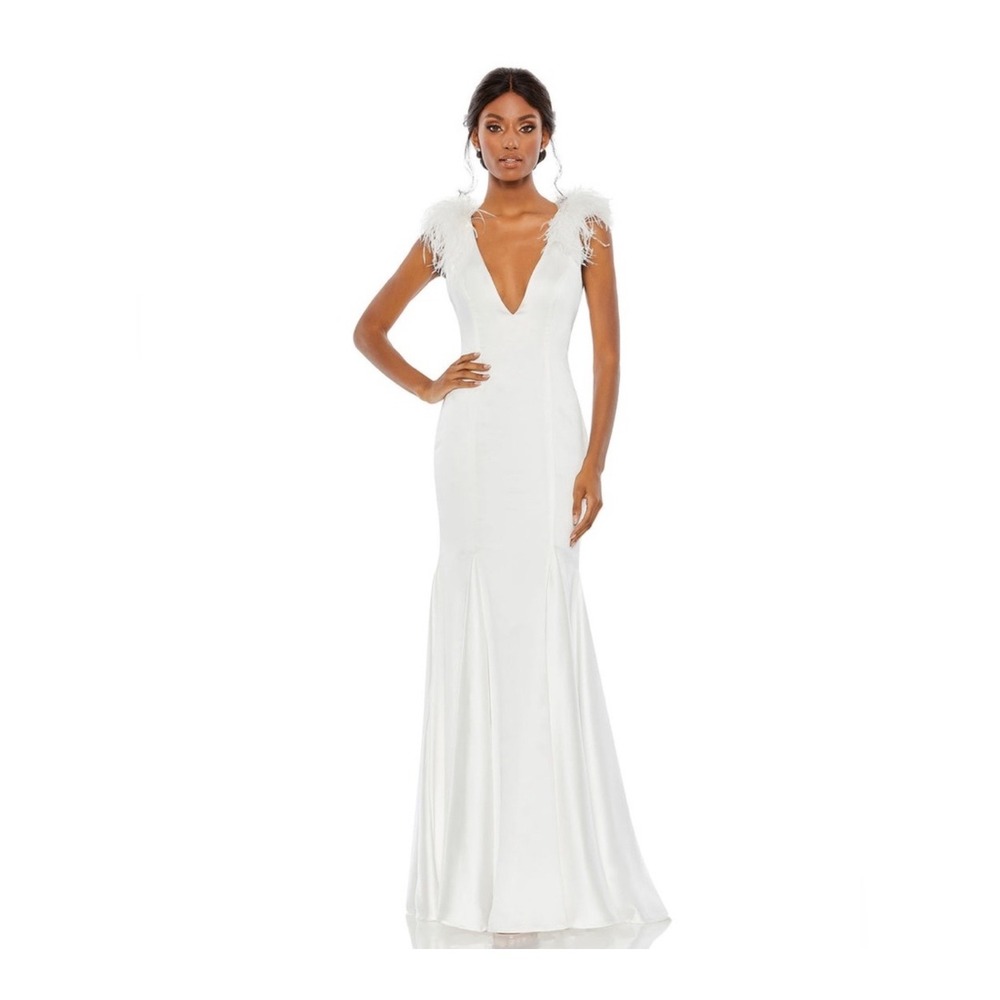 NWT Mac Duggal #68137 Satin Feather Shoulder V-Neck Gown in‎ White Sz 4 $798